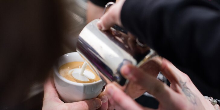 Exkurze v pražírně s neomezenou konzumací kávových nápojů, cupping i ochutnávkový balíček kávy