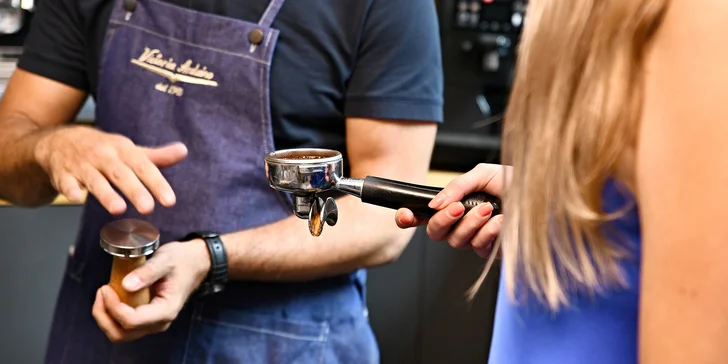 Kurzy pro kávové nadšence: základní teorie i příprava cappuccina, pro pokročilejší kurz latte art