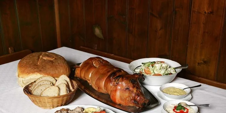 Poukaz na nákup pečeného selátka se slevou 40 %