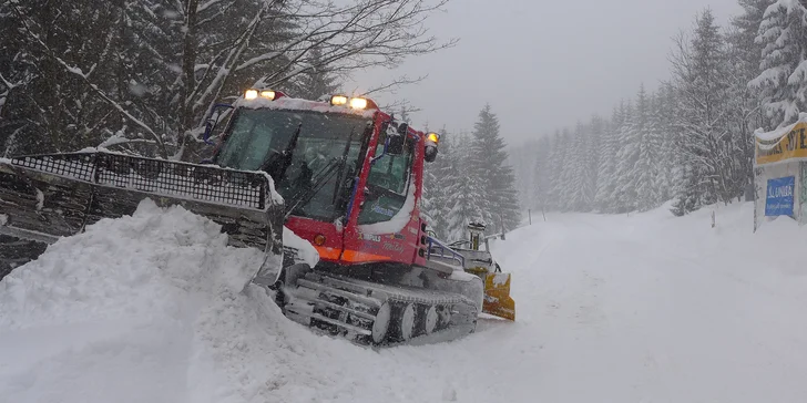 Zážitková jízda rolbou pro malé i velké: úprava dětského ski parku i sjezd sáňkařské dráhy