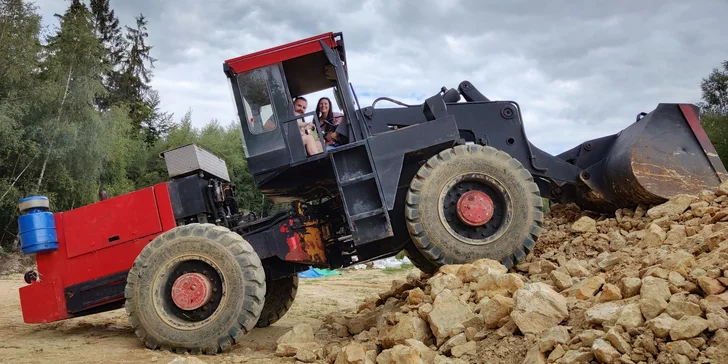 30–60 min. řádění s legendárním kloubovým nakladačem nebo rypadlem