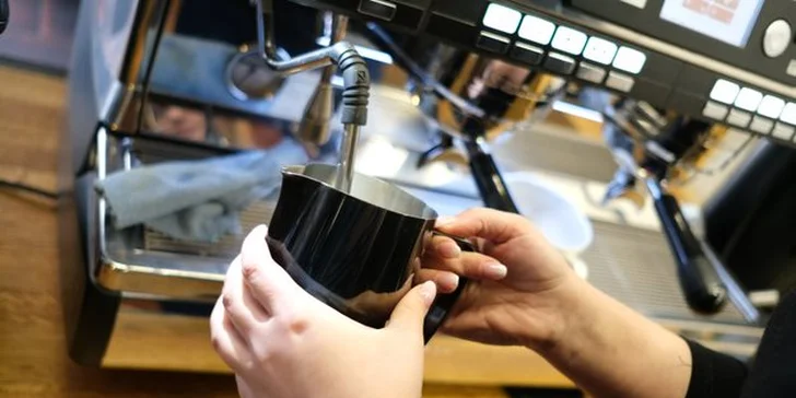 Kurz techniky Latte art pro milovníky kávy a začínající baristy