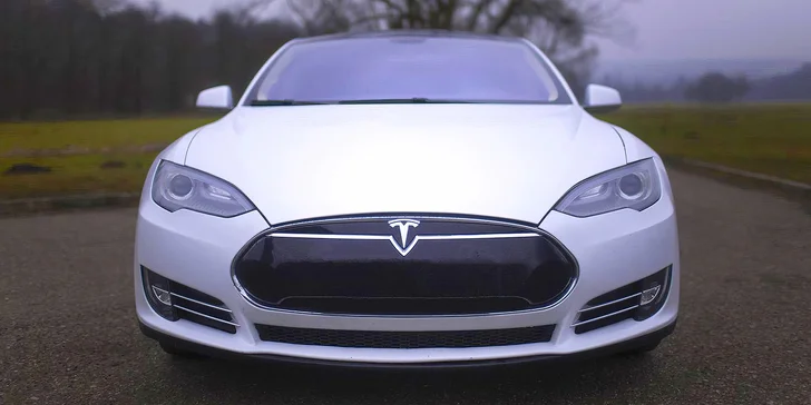 Zrychlení z 0 na 100 km/h za 4 s: spolujízda nebo řízení žihadla Tesla S