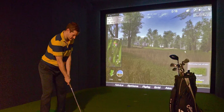 2 hodiny na golfovém simulátoru až pro 4 osoby