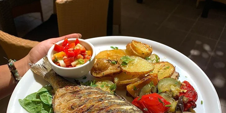 Otevřený voucher do Grill Restaurantu Pod Lesem: 300–1000 Kč na cokoli z menu