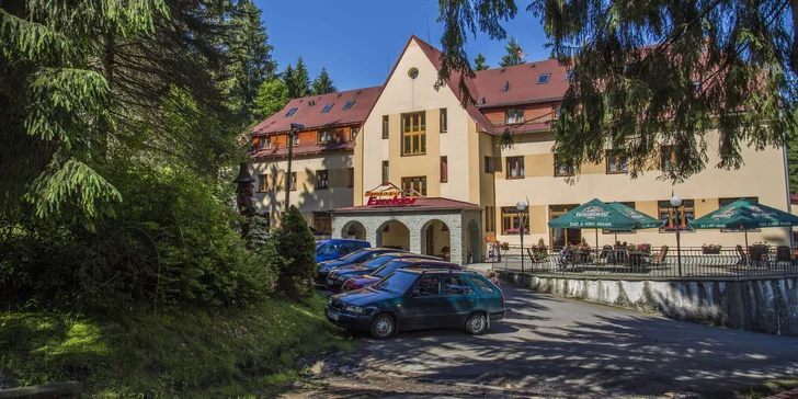 Beskydy plné zážitků: pivní či vinná lázeň, neomezený wellness a k tomu skvělé jídlo