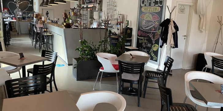 Pohoda v CAFE59: vodní dýmka pro 2 až 4 osoby a párty kyblík Cuba Libre