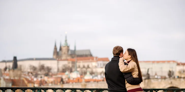 Ubytování v samém srdci Prahy s výhledem na Hrad a snídaní: hotel přímo u Čertovky a Karlova mostu