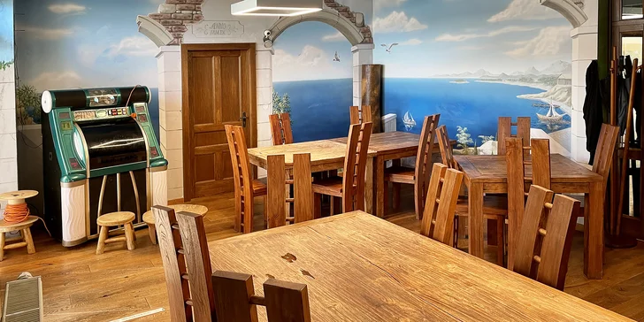 Křídla nebo hamburger s hranolky či žebra na grilu pro 1 i 2 osoby