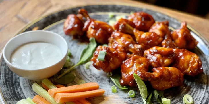 Otevřený voucher do Grill Restaurantu Pod Lesem: 300–1000 Kč na cokoli z menu
