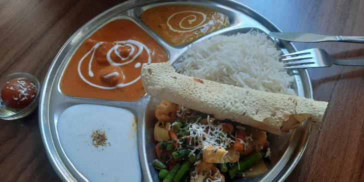 Ochutnejte Indii: chicken pakora nebo thali a koblížky pro dvě osoby