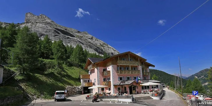Zimní dovolená v Dolomitech: ubytování 2 km od skiareálu Arabba/Marmolada, polopenze
