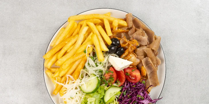 Kebab nebo falafel v chlebu, tortille či boxu s přílohou a tradiční nápoj Ayran