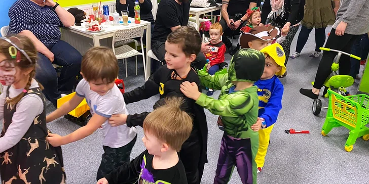 Dětská hernička Karkulka pro děti do 7 let: hry a hračky, skluzavka, odrážedla, kuchyňka i trampolína