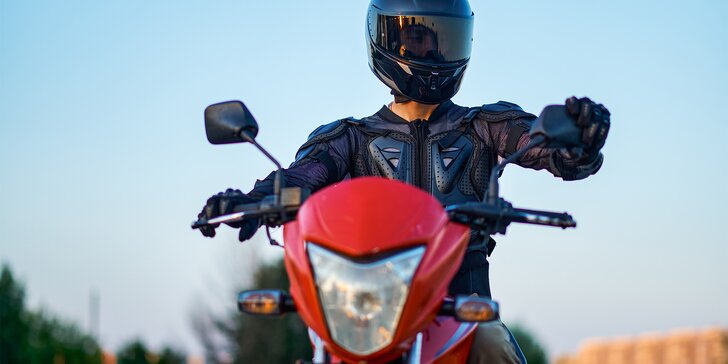 Kondiční jízdy na motorce vč. zapůjčení výbavy: jedna či čtyři 45min. projížďky