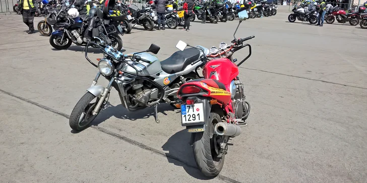 Kondiční jízdy na motorce vč. zapůjčení výbavy: jedna či čtyři 45min. projížďky