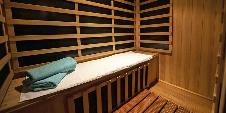Soukromý relax pro 2: sauna, vířivka, masáž, zábal i sklenka vína