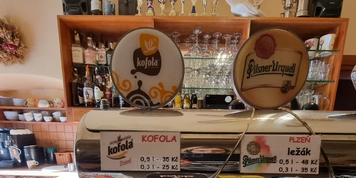 Pražma královská nebo mořský vlk na grilu s opečenou bagetkou a salátem