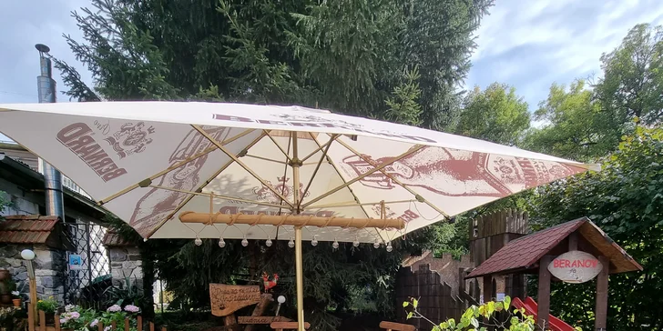 Pražma královská nebo mořský vlk na grilu s opečenou bagetkou a salátem