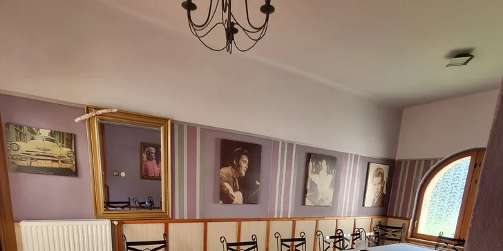Pražma královská nebo mořský vlk na grilu s opečenou bagetkou a salátem