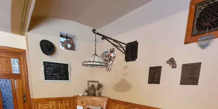 Grilované vepřové koleno na černém pivě nebo pečená žebra na medu