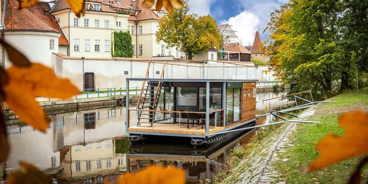 Romantika na designově zařízeném hausbótu v srdci Českých Budějovic
