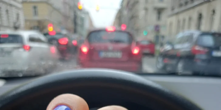 Krásné nehty: Manikúra s gel lakem vč. masáže