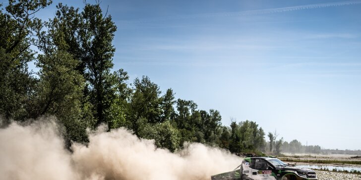 Ostrá jízda v rally speciálu: FIA speciál Ford F150 evo a buggy Can-Am maverick X3 RS Turbo