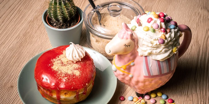 Speciální kakao "lamakao" ve stylovém hrníčku a koblížek či donut dle výběru