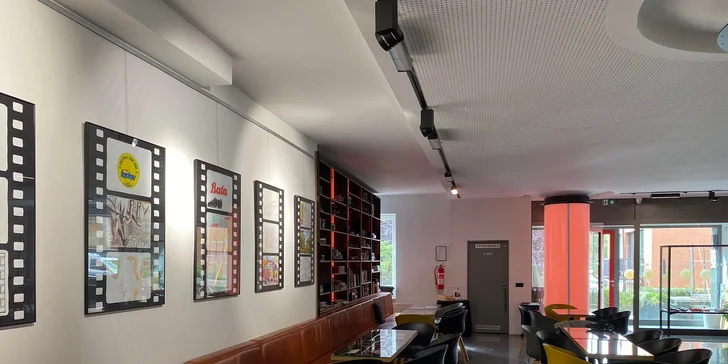 Káva a dort podle výběru i prosecco ve Filmovém uzlu pro 1 nebo 2 osoby