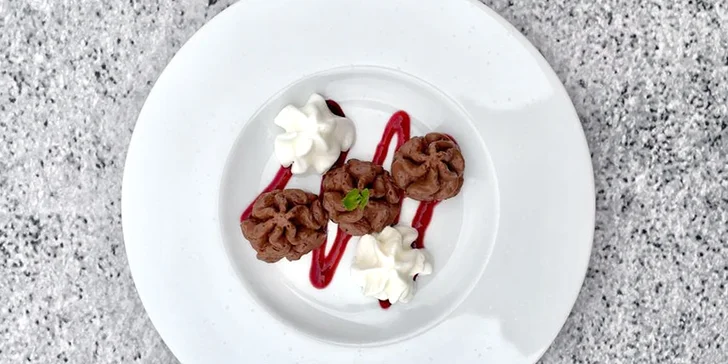 Romantické 6chodové menu u plumlovské přehrady: líčka, burger, dýňový krém i daňčí paštika