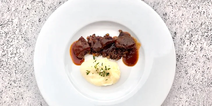 Romantické 6chodové menu u plumlovské přehrady: líčka, burger, dýňový krém i daňčí paštika