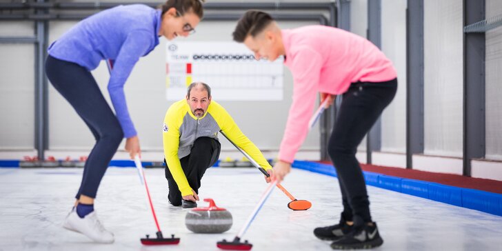 Hodinová lekce curlingu s trenérem až pro 10 osob v Centru Třešňovka