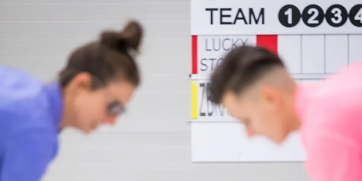 1–2hodinová lekce curlingu s trenérem až pro 10 osob v Centru Třešňovka