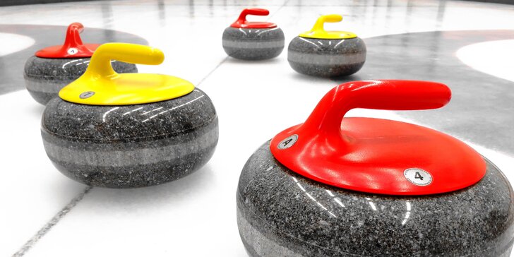 Hodinová lekce curlingu s trenérem až pro 10 osob v Centru Třešňovka