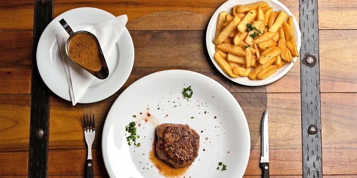 Steak z pravé hovězí svíčkové s omáčkou a přílohou podle výběru pro 1 i 2 osoby