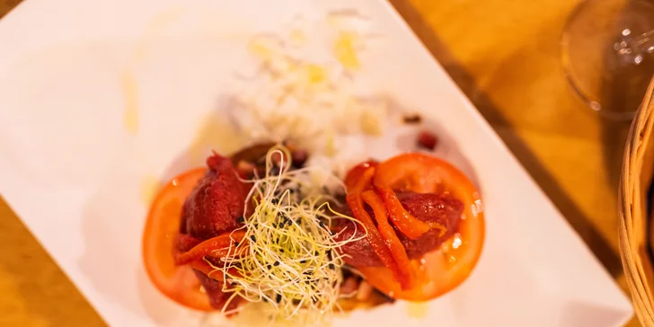 4chodové degustační menu: jelení hřbet či telecí saltimbocca, na výběr i láhev prosecca