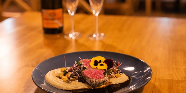 4chodové degustační menu: jelení hřbet či telecí saltimbocca, na výběr i láhev prosecca