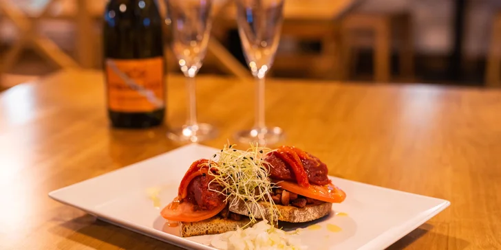 4chodové degustační menu: jelení hřbet či telecí saltimbocca, na výběr i láhev prosecca