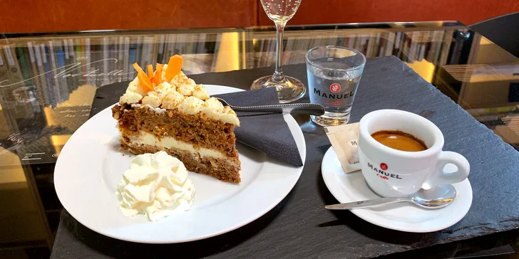 Káva a dort podle výběru i prosecco ve Filmovém uzlu pro 1 nebo 2 osoby