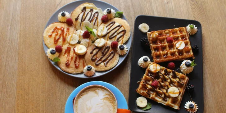 Vafle či lívance s kávou dle výběru v Lucci bistro & café pro 1 i 2 osoby