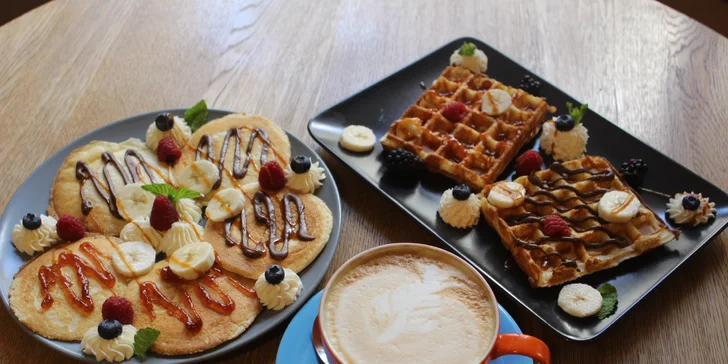 Vafle či lívance s kávou dle výběru v Lucci bistro & café pro 1 i 2 osoby
