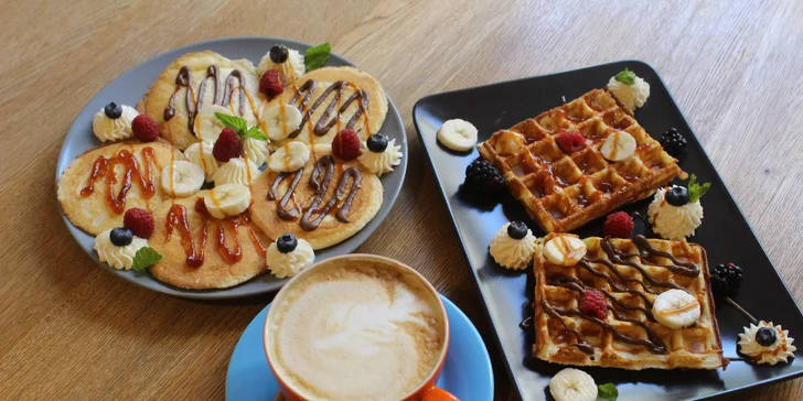 Vafle či lívance s kávou dle výběru v Lucci bistro & café pro 1 i 2 osoby