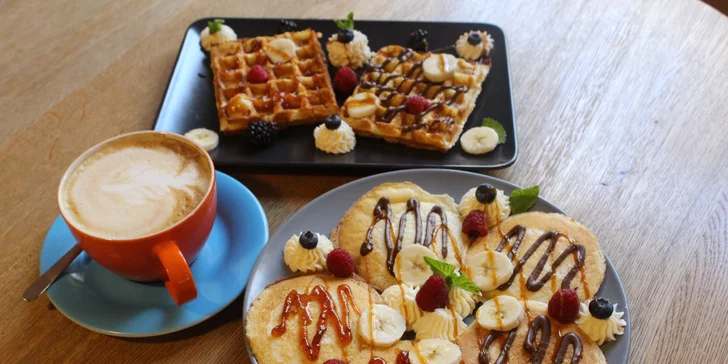 Vafle či lívance s kávou dle výběru v Lucci bistro & café pro 1 i 2 osoby
