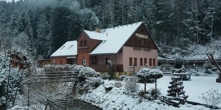Aktivní dovolená v Adršpachu: polopenze i relax v infrasauně nebo koupacím sudu