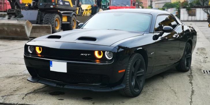 15–50 min. za volantem fára dle výběru i dechberoucí profi svezení s instruktorem: Dodge, Camaro, Mustang