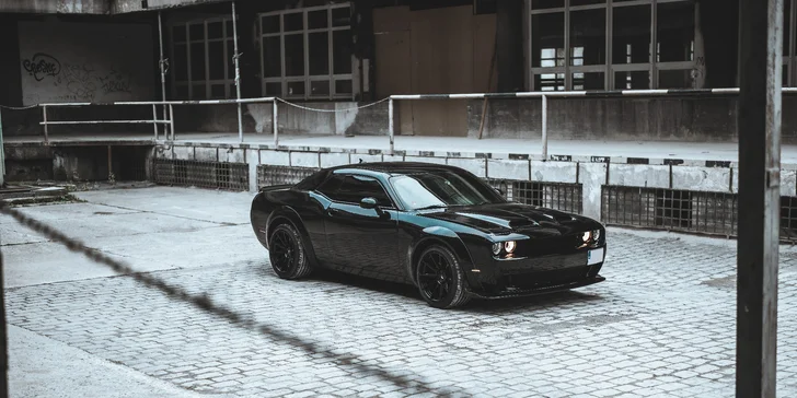 Superjízda v nadupaném Dodge Challenger na 15-60 minut vč. paliva a spolujezdců zdarma