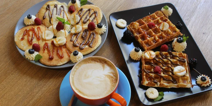 Vafle či lívance s kávou dle výběru v Lucci bistro & café pro 1 i 2 osoby