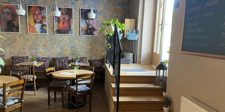 Vafle či lívance s kávou dle výběru v Lucci bistro & café pro 1 i 2 osoby