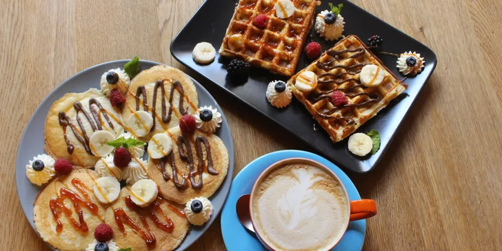 Vafle či lívance s kávou dle výběru v Lucci bistro & café pro 1 i 2 osoby